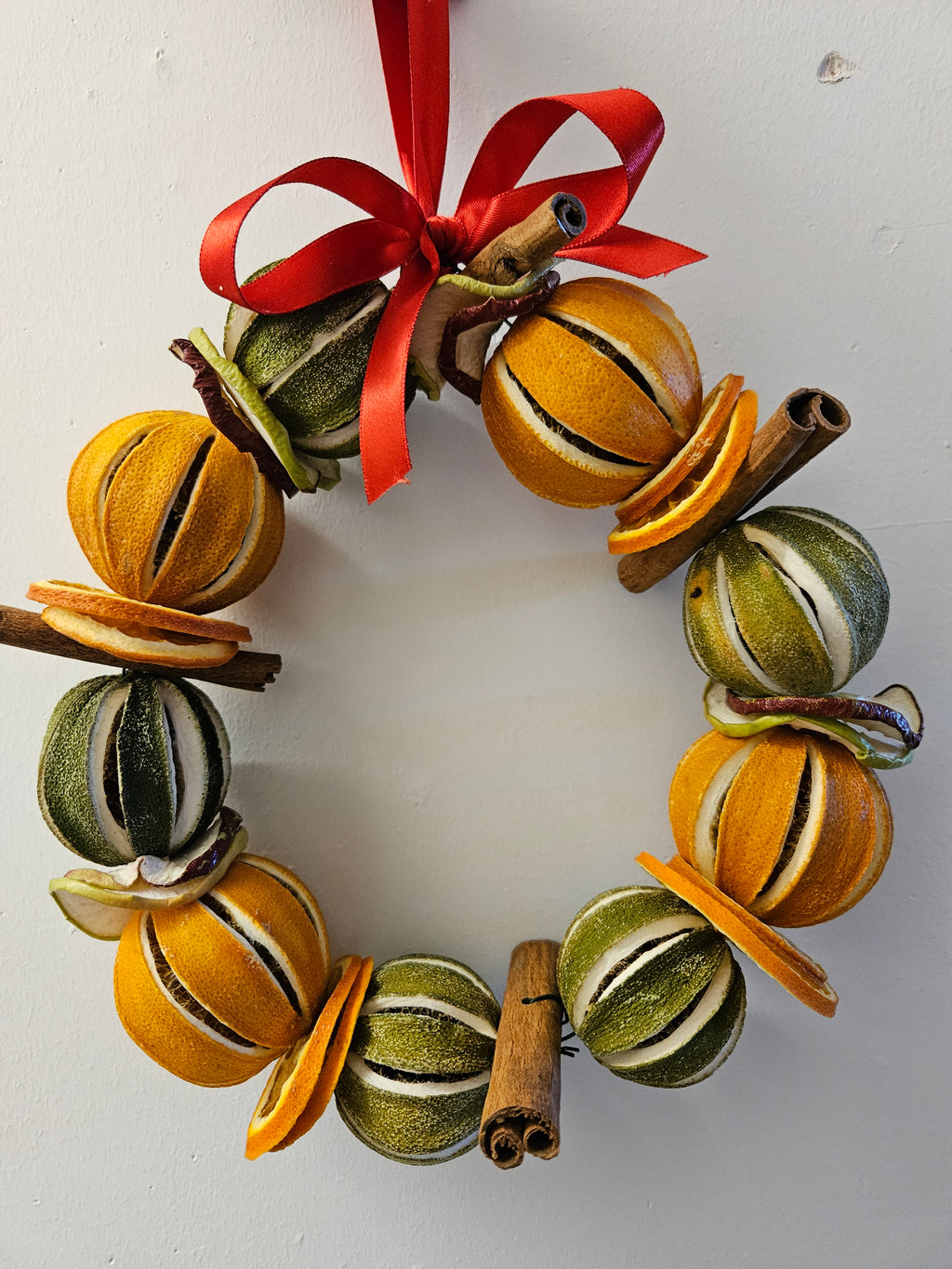 Dried fruit and cinnamon round wreaths