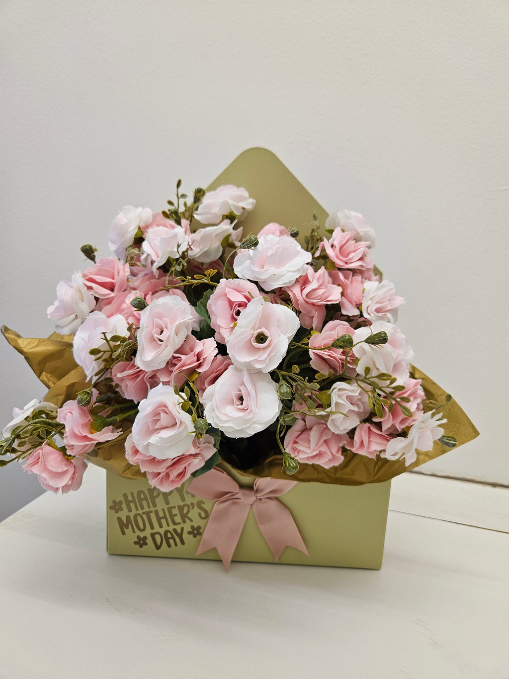 No.1 Floral envelope gift box with Lindt chocys