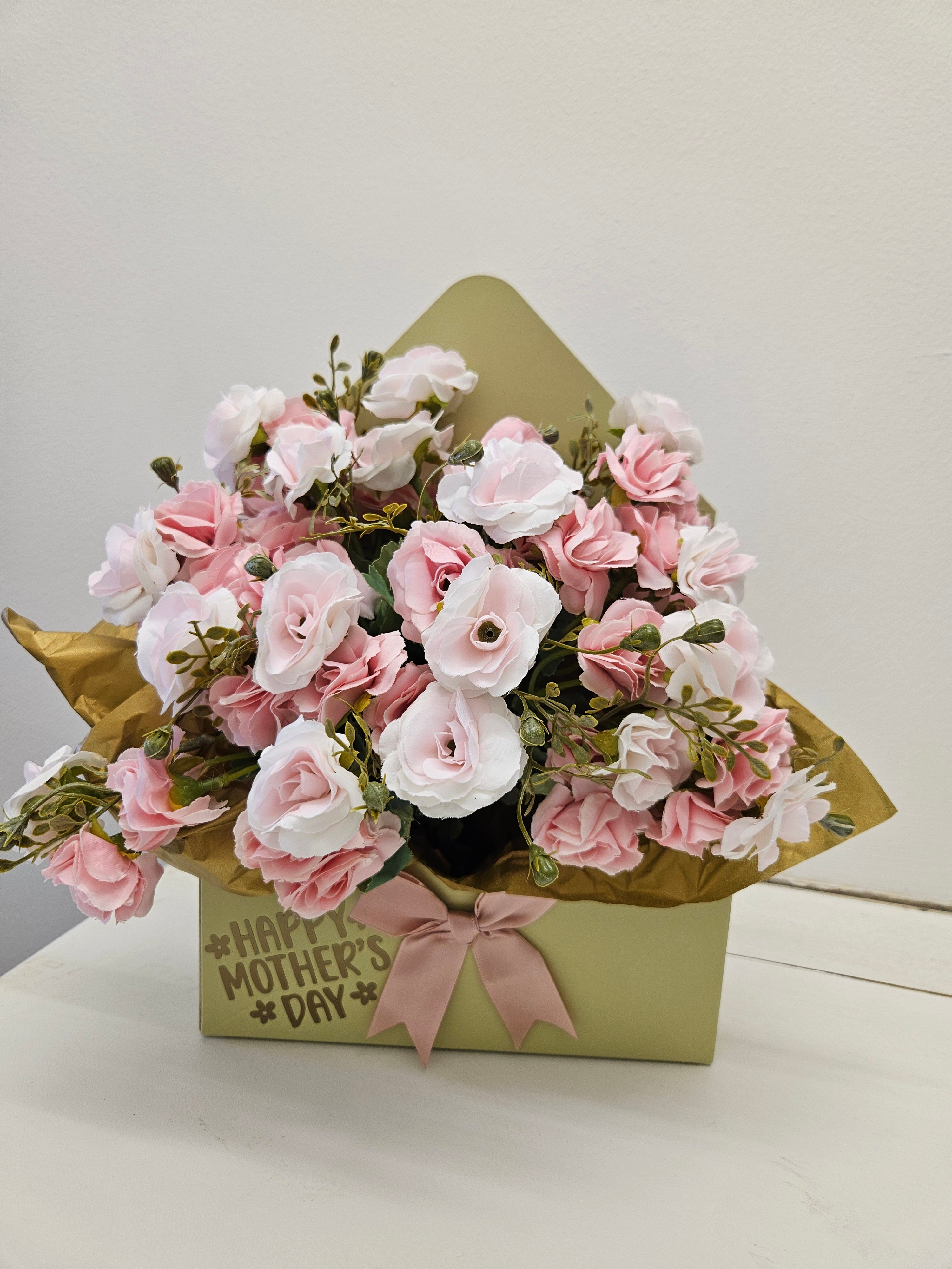 No.1 Floral envelope gift box with Lindt chocys