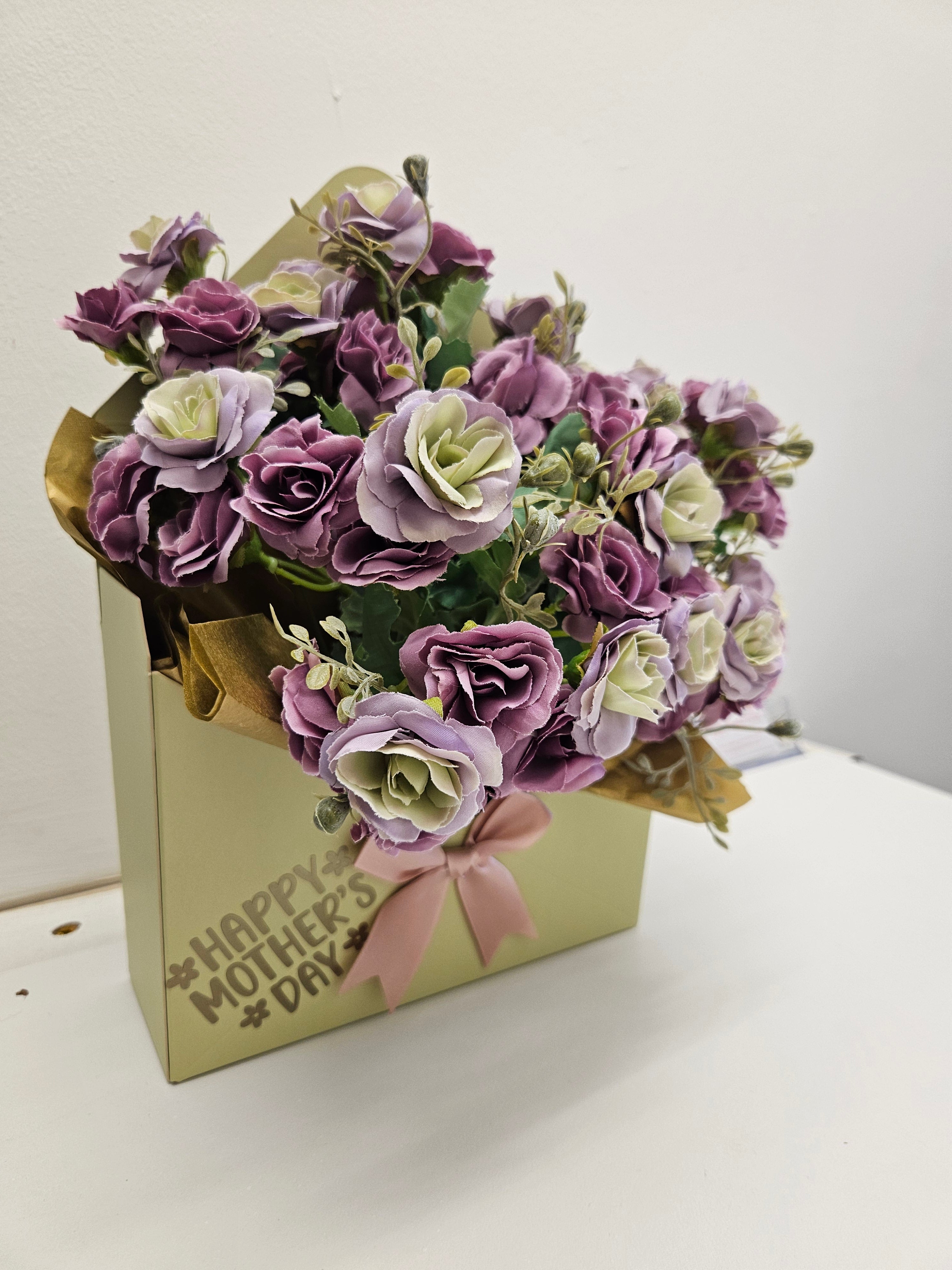 No.1 Floral envelope gift box with Lindt chocys