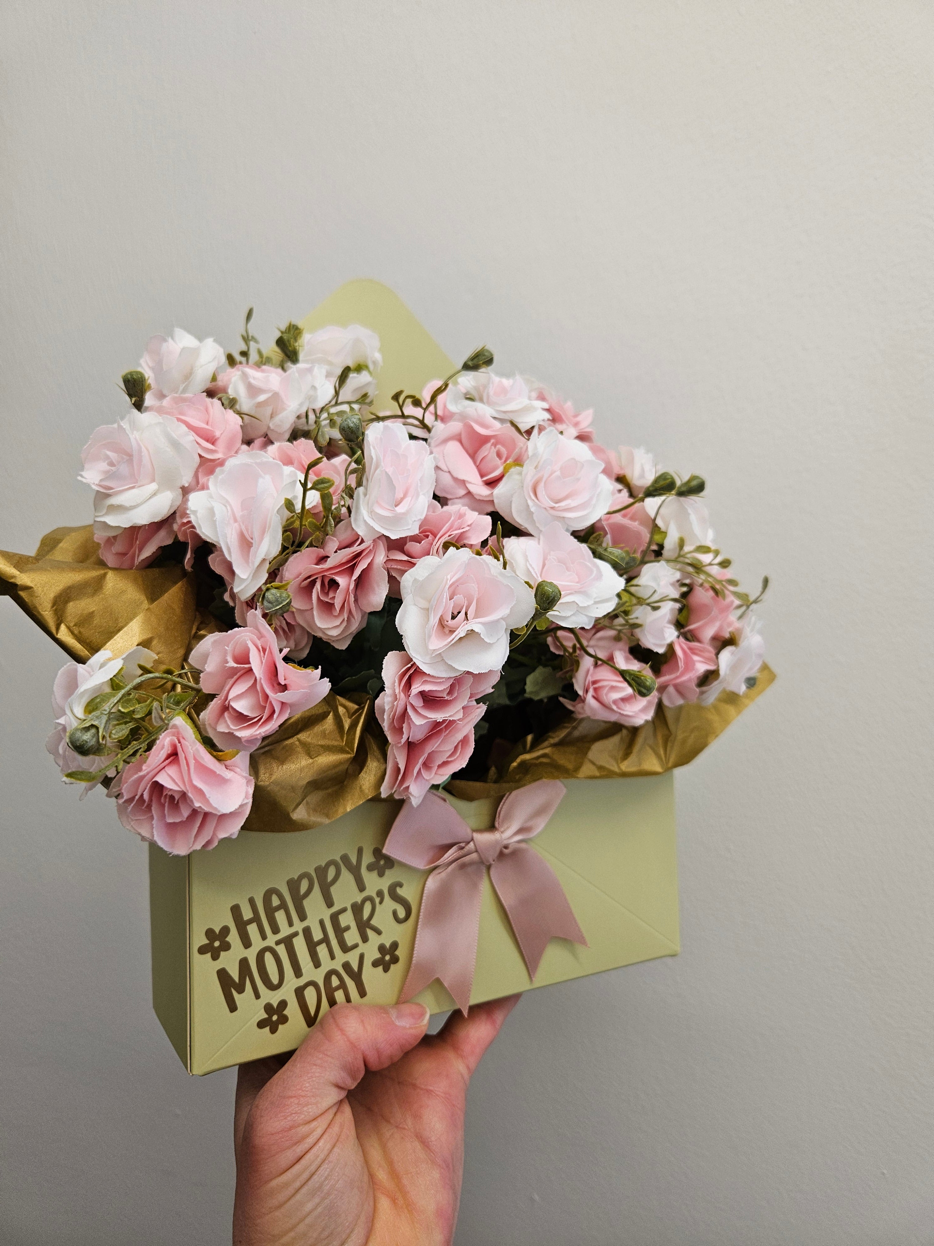 No.1 Floral envelope gift box with Lindt chocys