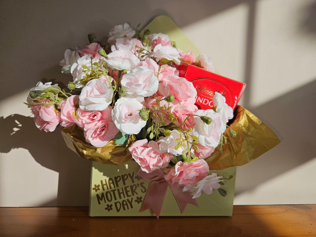 No.1 Floral envelope gift box with Lindt chocys