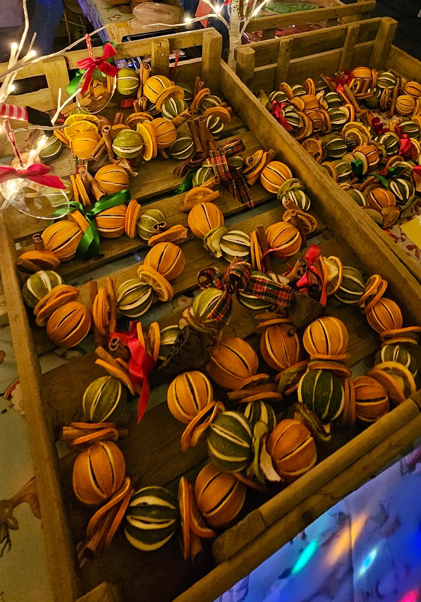 Dried fruit and cinnamon round wreaths